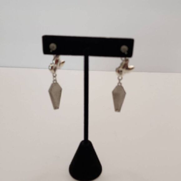 NWT Earrings with Coffin and Roses in Silver Tone - Picture 3 of 4